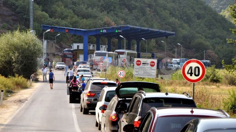 Deri në 90 minuta po zgjasin pritjet në këtë pikë kufitare