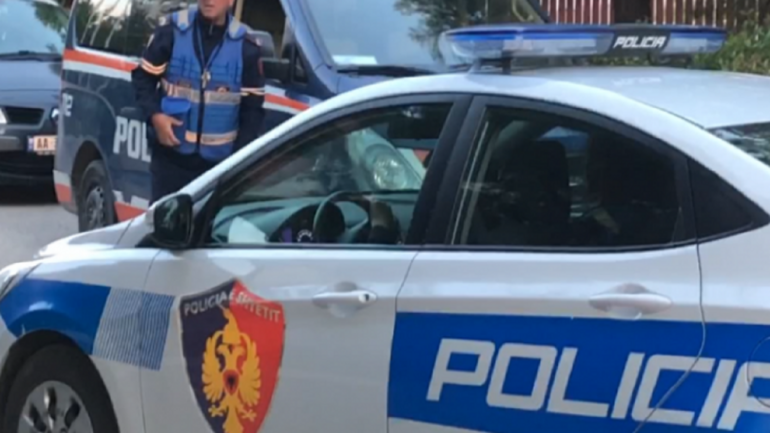 Dyshohet se abuzoi seksualisht me 27-vjeçaren me probleme të shëndetit mendor, shpallet në kërkim 42-vjeçari në Lushnjë
