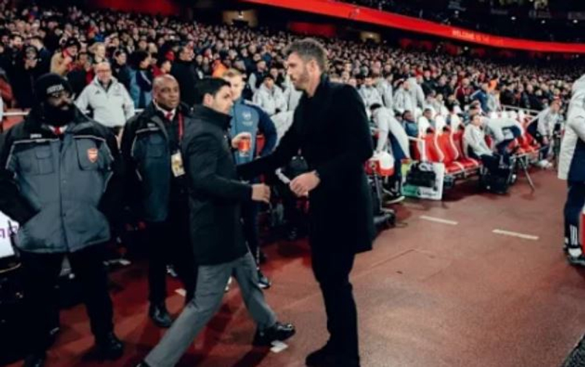 Arsenali dhe Unitedi shkojnë kokë më kokë për yllin e Premierligës