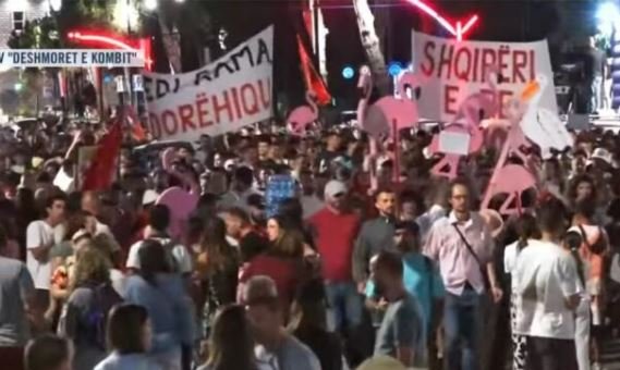 Mbyllet protesta, shqiptarët kundër kryeministrit: Edi Rama jepe dorëheqjen, ju erdhi fundi