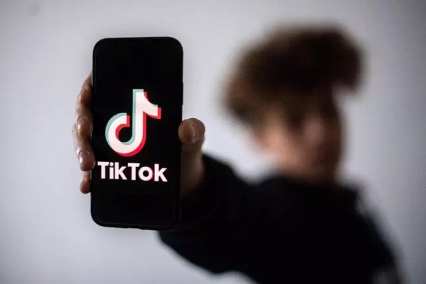 be-kerkon-kufizim-te-llogarive-publike-te-te-miturve-ne-tiktok-permbajtja-16-17-vjec-nuk-duhet-te-shtyhet-te-for-you