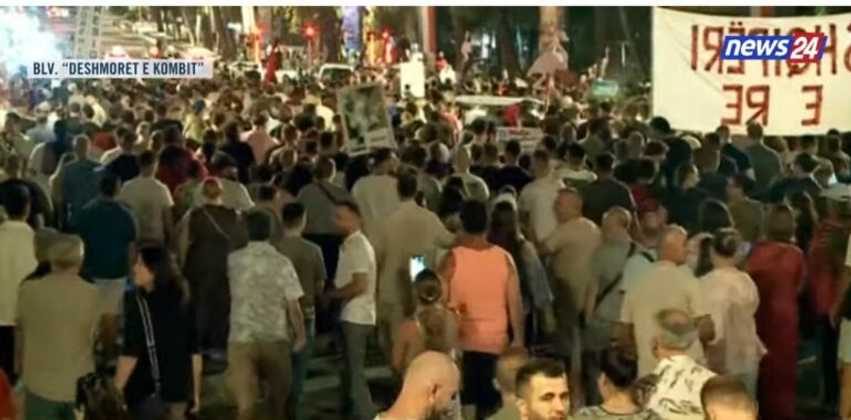  SPAK  hetoni Ramën   Protesta e 56 kundër kryeministrit  sot marshojmë për çunat dhe gocat që mbahen në komisariatin 3  qytetarët mesazh të prerë  Dorëheqje e panegociueshme