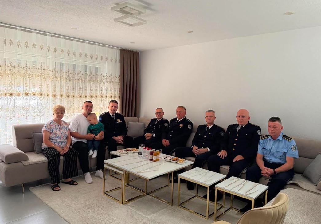 Gjilani nderon policët e rënë në kryerje të detyrës