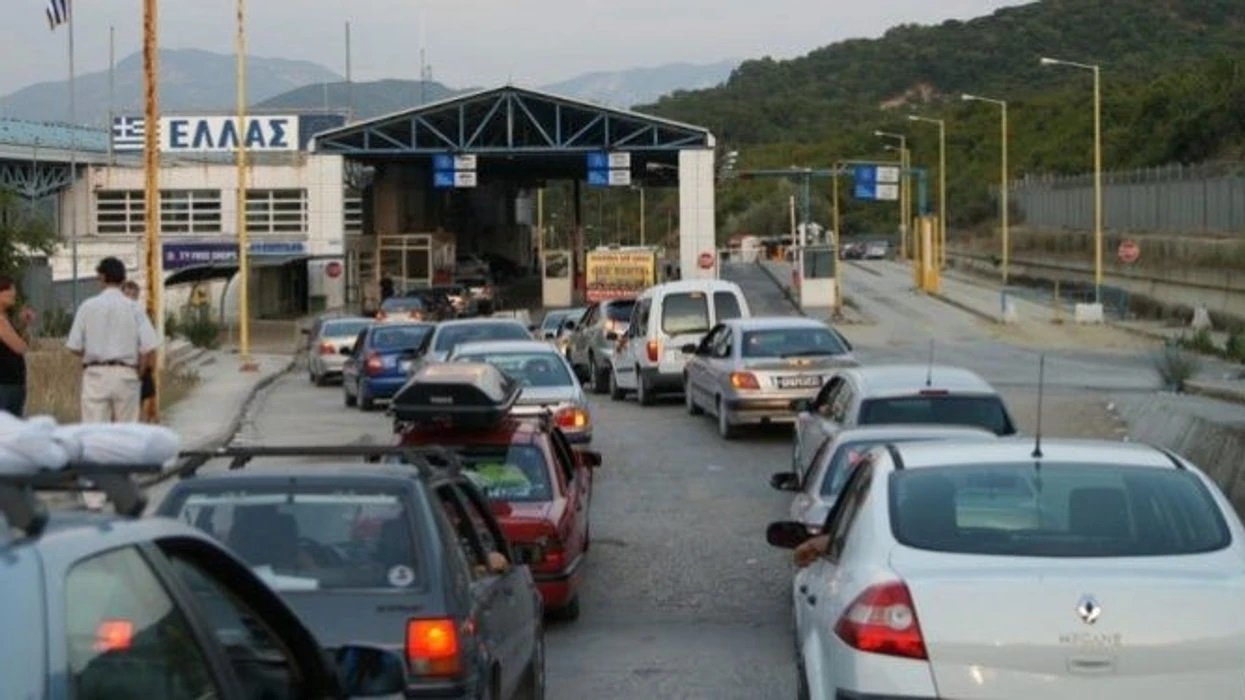 Grevë në doganat greke, pezullohet përkohësisht lëvizja e automjeteve në katër pika kufitare me Shqipërinë