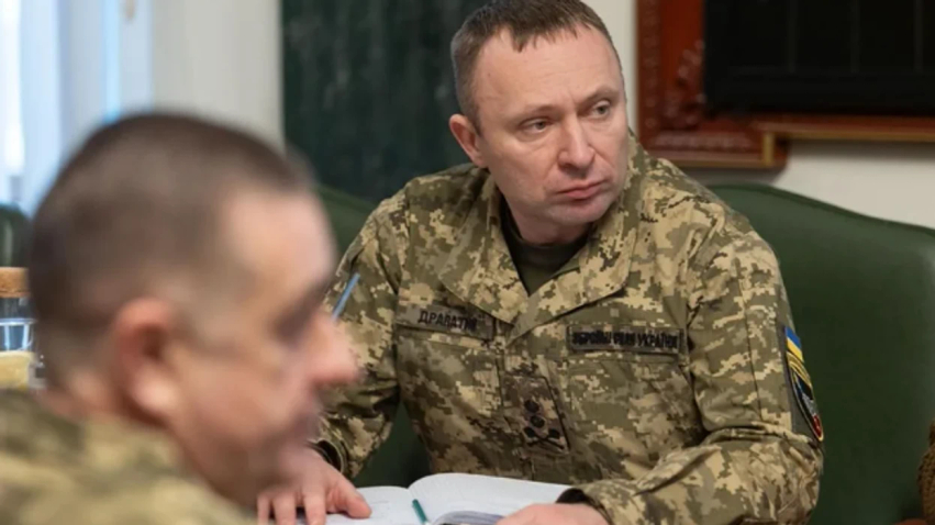Pesë ditë pas marrjes së detyrës  shefi i ri i ushtrisë ukrainase urdhëron kontroll të madh