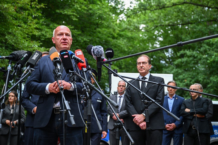 Sulmi në Paradën e Krenarisë  kryebashkiaku i Berlinit  Kjo duhet të marrë fund 