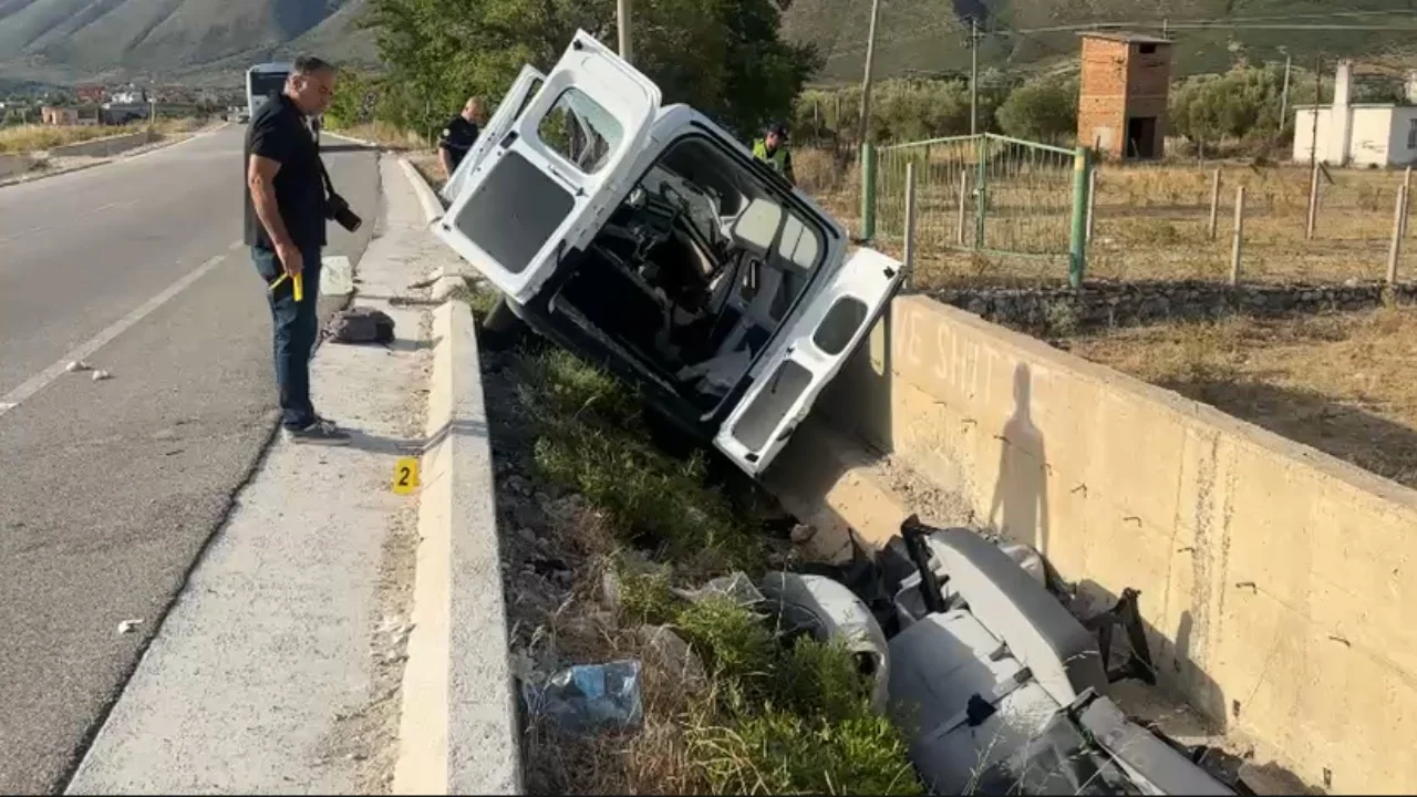 Furgoni me punëtorë del nga rruga në Vlorë/ Humb jetën 52-vjeçari, pesë të tjerë të plagosur. Zbulohen identitetet