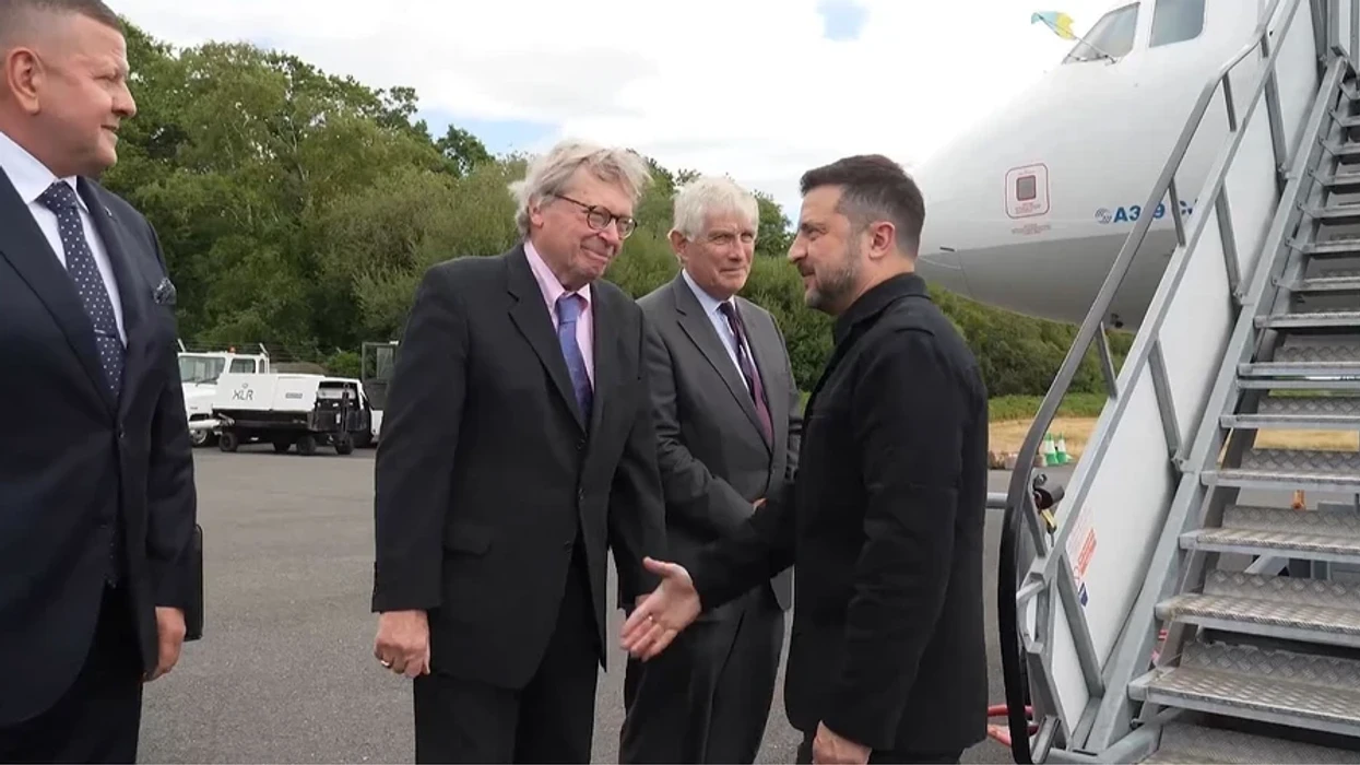 Zelensky për vizitë zyrtare në Britani do të takohet me kryeministrin e ri