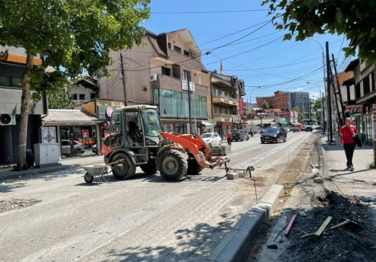 Qytetarët i bllokojnë punimet e komunës te “Xhamia e Llapit” në Prishtinë 