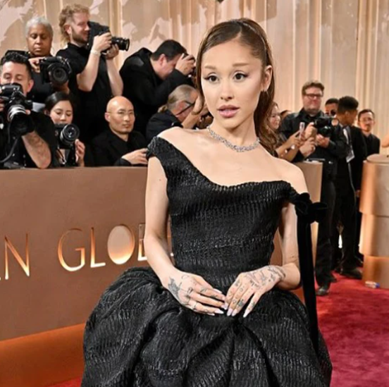Ariana Grande ngre padi ndaj hakerëve për vjedhjen e muzikës dhe materialeve private
