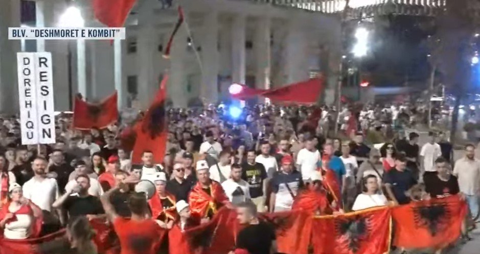 59 ditë revoltë kundër qeverisë, përfundon protesta dhe marshimi në Tiranë! Qytetarët: Nesër më shumë! Rama jepe dorëheqjen!