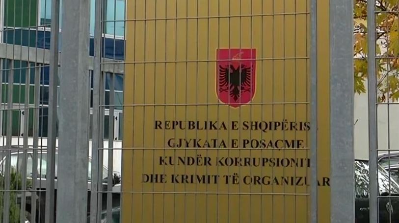 GJKKO dënon 6 zyrtarë të Bashkisë Divjakë për shkelje në tendera