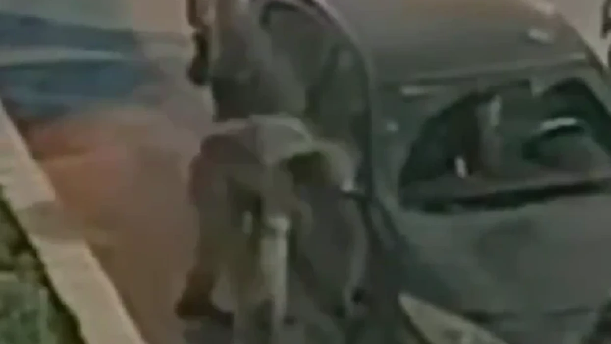Ushtari izraelit shpon gomat e makinave palestineze, godet xhamat me qytën e pushkës