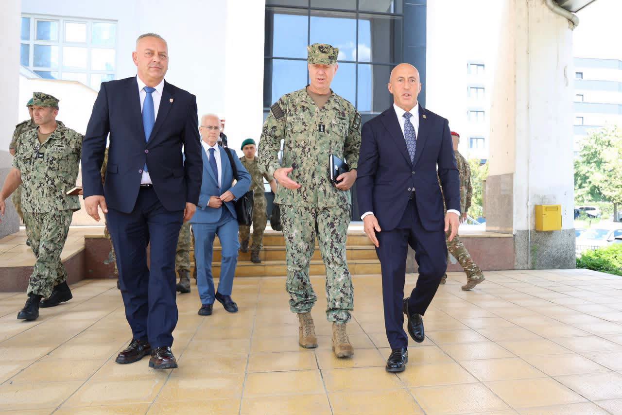 Haradinaj pas takimit me admiralin e NATO-s: Anëtarësimi i Kosovës përmbyll sigurinë e rajonit