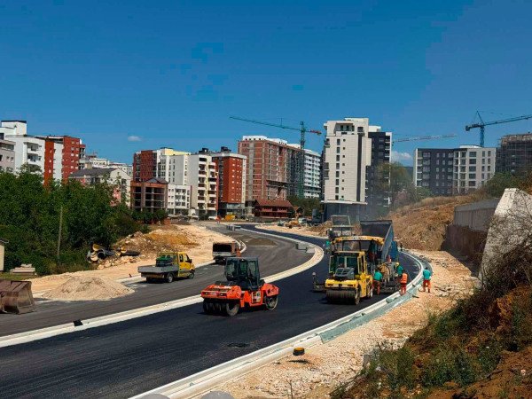 ​Rugës A po i shtohet shtresa e dytë e asfaltit