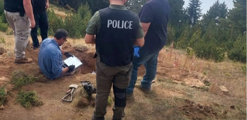 Zbulimi i varrit masiv në Zubin Potok, dalin para gjykatës dy serbët e dyshuar - detaje