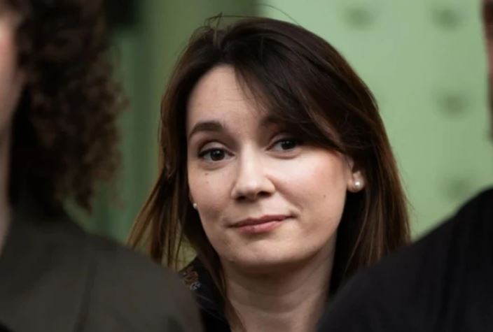 Franca dëbon figurën pro-ruse Ksenia Fedorova/ Akuzohet për përhapje të propagandës së Kremlinit