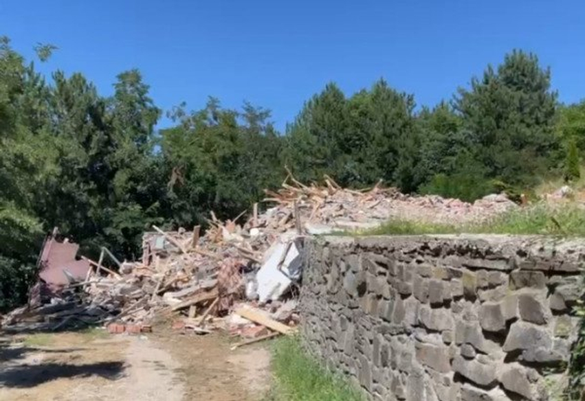Rrënohet hoteli, Baliqi: Policia asistoi, nuk pati incidente