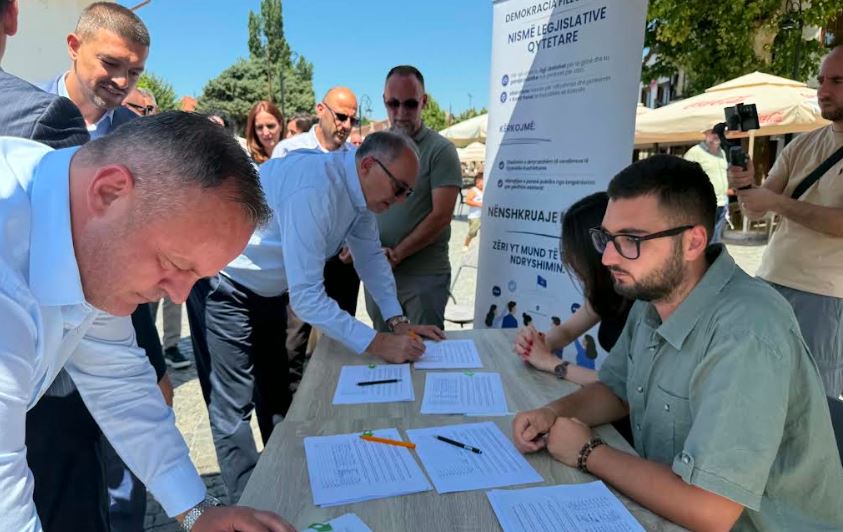 Ndalimi i përdorimit të parasë publike në fushatë, prizrenasit nënshkruajnë peticionin