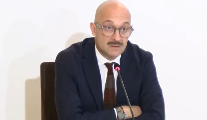 Dosja e Veliajt në Strasburg, avokati Ben Brandon: Masa e ndalimit të tij është e panevojshme, duhet të lirohet menjëherë