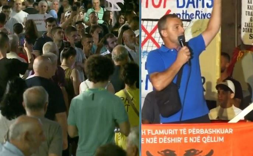  Poliçani është ngritur në protestë   Qytetari mesazh Ramës nga sheshi  Nuk je më kryeministër  ku i ke 800 mijë votat 
