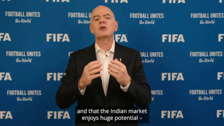 Infantino i përgjigjet Blatterit dhe UEFA s