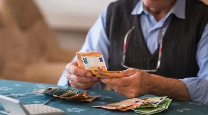 Vështirësitë ekonomike shkaktojnë plakjen e trurit më shpejt