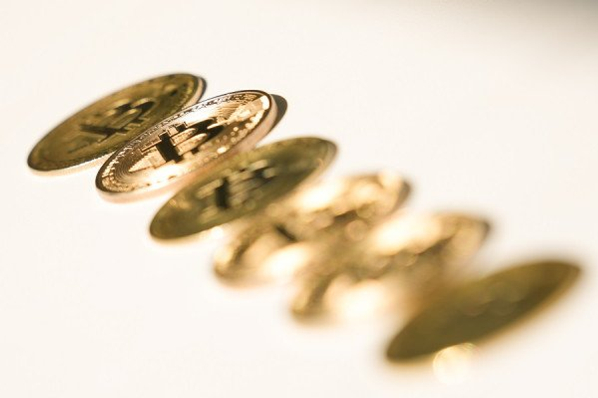 ​Coinbase regjistron humbje neto ndërsa të ardhurat bien për