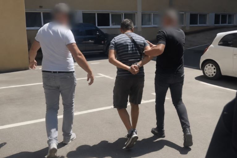 Arrestimi i dëshmitarit në Serbi, Kuçi: Beogradi e trajton zbulimin e së vërtetës si akt spiunazhi, fikesohet nga zbardhja e varrezave masive