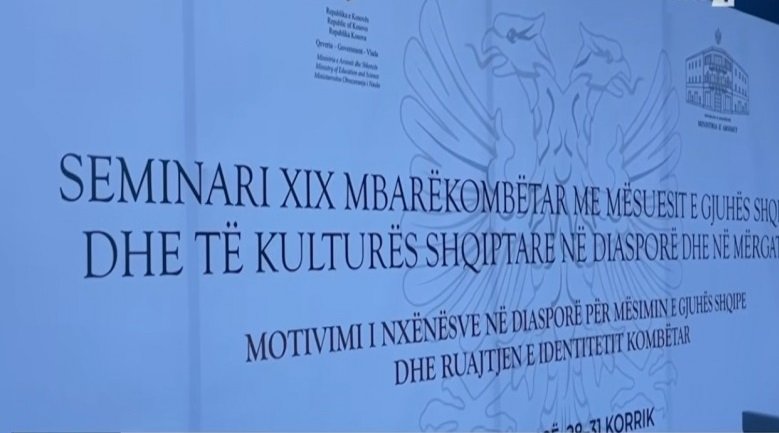 Mbi 200 mësues të mërgatës mbyllin seminarin për gjuhën shqipe në Kosovë
