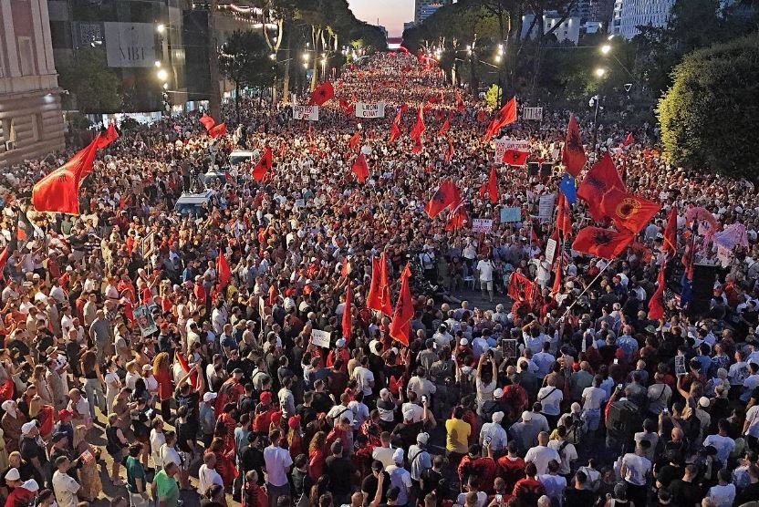 Revolta qytetare vazhdon! Sot dita 62 e protestës kundër qeverisë! Kërkohet dorëheqja e kryeministrit Rama
