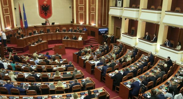 Kuvendi në seancë plenare, në rend dite miratimi i përbërjes së komisioneve parlamentare