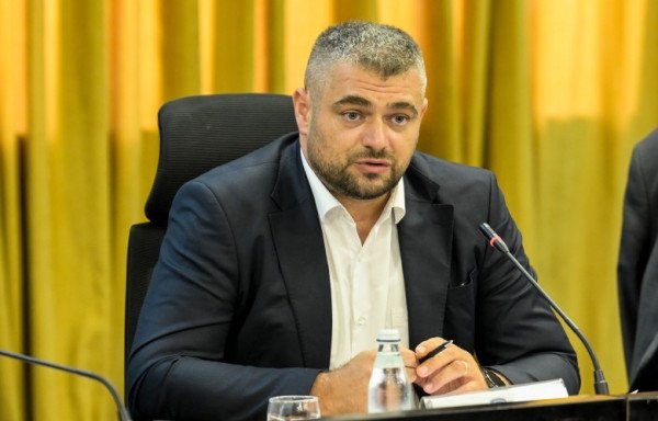 ​Vogëlushja në fushatë zgjedhore te Kurti, Hoti: Nuk konsideroj se ka pasur shkelje