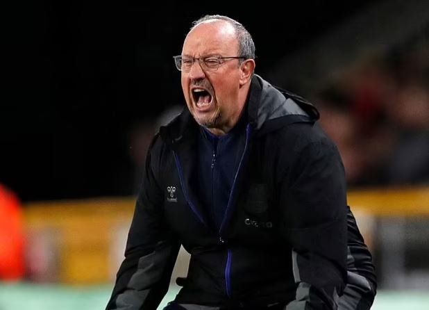 Italianët nuk kanë dhe aq kujtime të mira për të, Benitez vetëofrohet për stolin e Italisë