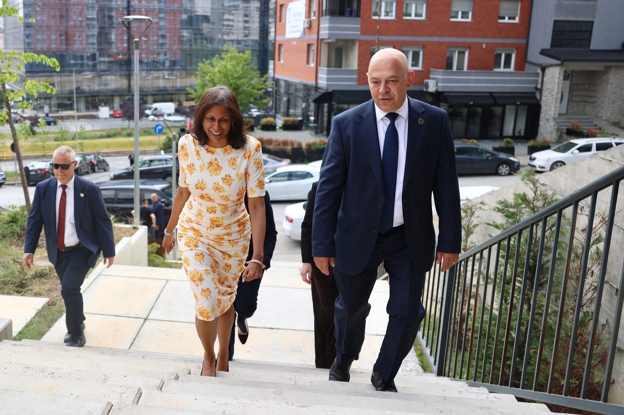 Ambasada Amerikane në zyre të Aleancës pak ditë para zgjedhjeve, takohen me Kandidatin për Kryeministër Ardian Gjinin 