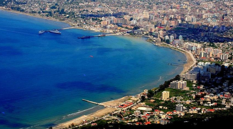 Sezoni turistik/ Vlorë, pezullohen për 3 muaj ndërtimet dhe kufizohet qarkullimi i mjeteve të rënda