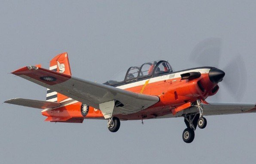 dy-pilote-te-vdekur-pas-rrezimit-te-nje-aeroplani-stervitor-ushtarak-ne-tajvan