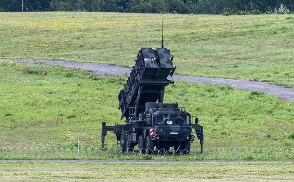 Holanda zgjat vendosjen e sistemeve Patriot në Poloni për mbrojtjen e Ukrainës