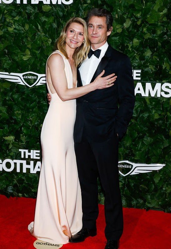 Claire Danes dhe Hugh Dancy shkëlqejnë në një paraqitje të rrallë publike në Çmimet Gotham