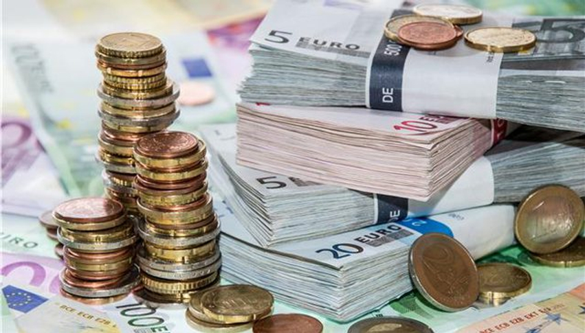 Këmbimi valutor 2 qershor  Me sa blihen e shiten dollari dhe euro  çfarë ndodh me monedhat e tjera
