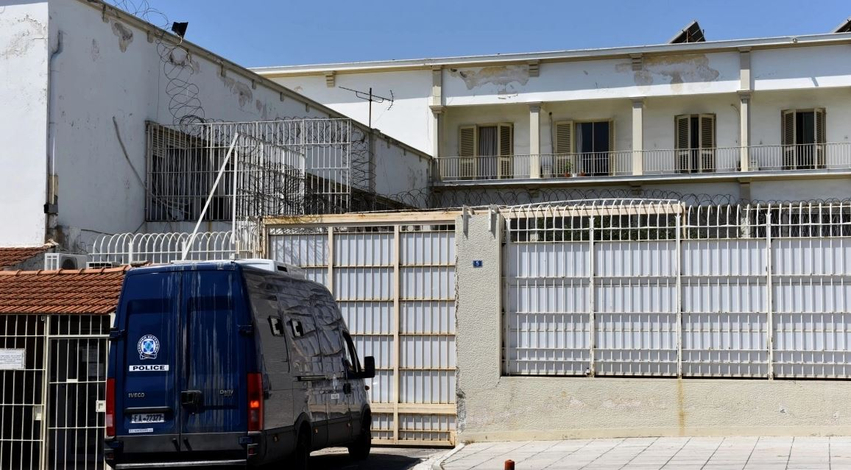 E pazakontë në Greqi  48 vjeçari shqiptar arratiset në mënyrë spektakolare nga burgu famëkeq i Koridhalosit 