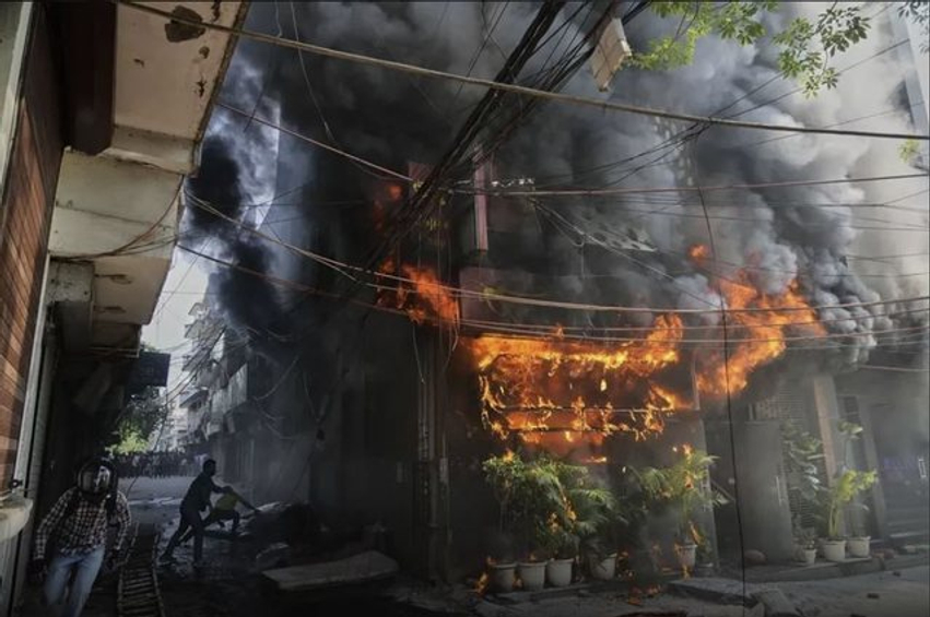 Të paktën 21 viktima nga zjarri në një hotel në Nju Delhi