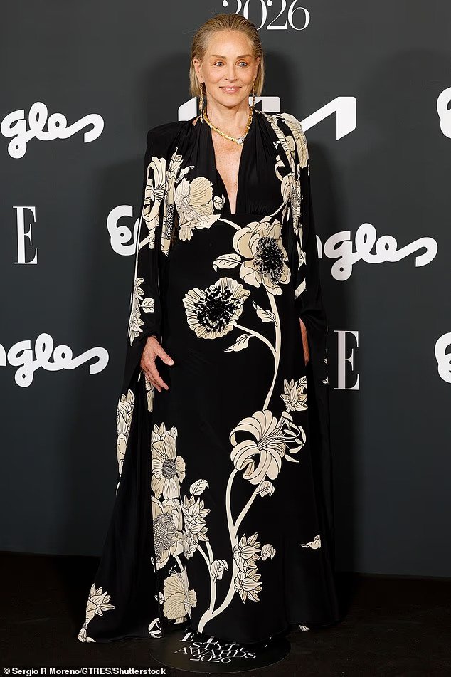 Sharon Stone mahnit në Spanjë me elegancën dhe fizikun e saj mbresëlënës