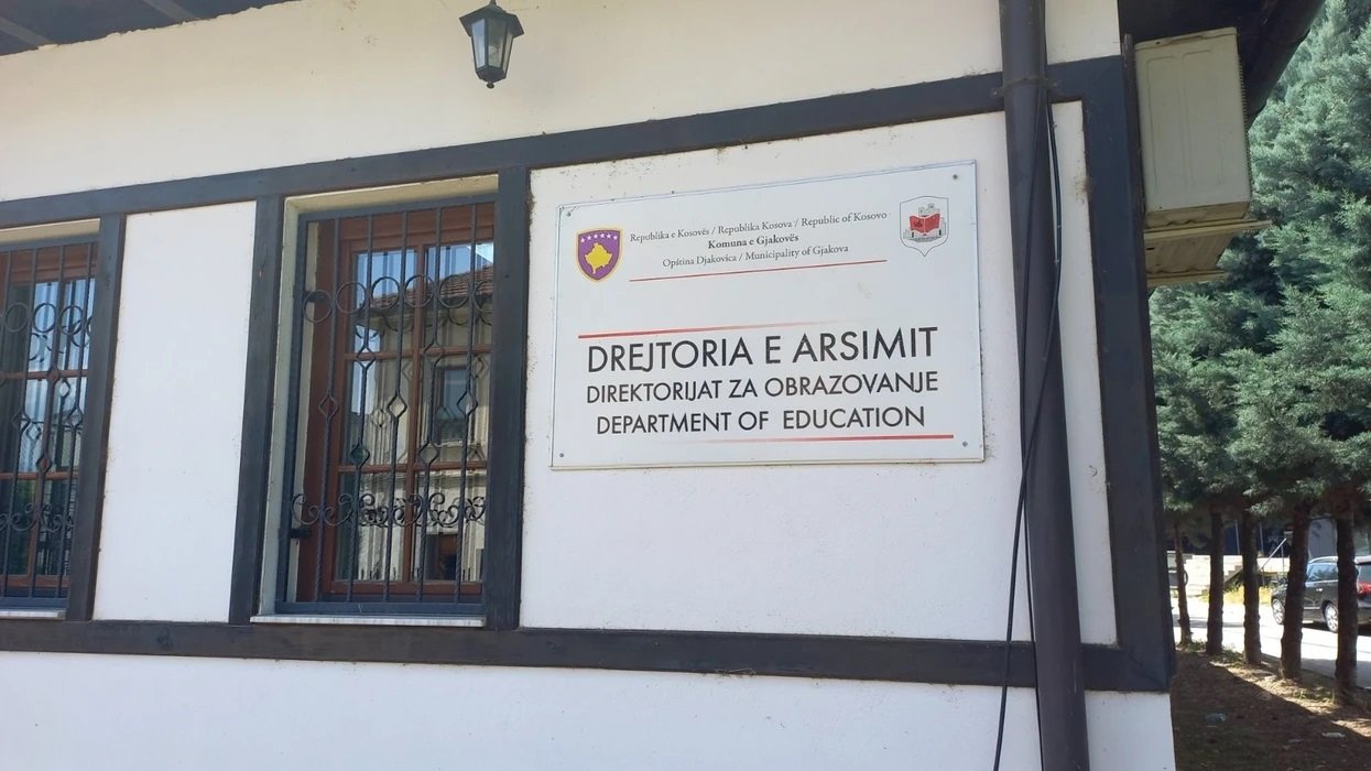 Gjakova shkurton orët mësimore