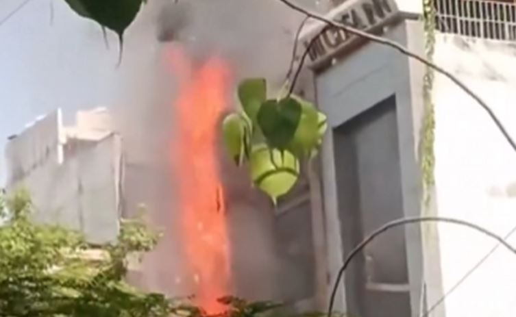 Zjarr në një hotel në New Delhi, 21 persona humbën jetën – disa u hodhën nga ndërtesa 