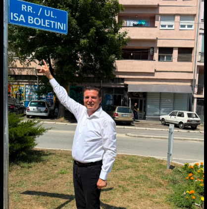 Agim Bahtiri mbështet Pacollin për vendosjen e tabelave në veri të Mitrovicës - “godet” Buzhalën: Le të tregojë rolin e tij atje