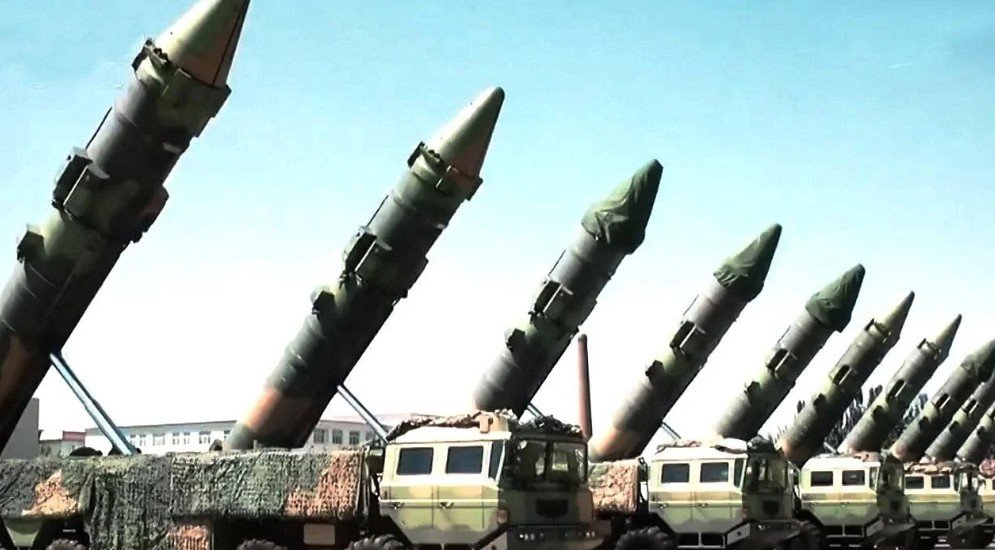 SHBA në aksion, forcat amerikanë bllokojnë një ‘shi’ raketash e dronësh iranianë
