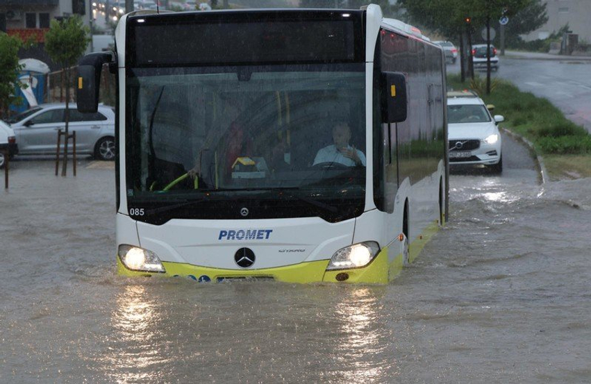 Stuhi e fortë në Split të Kroacisë  bllokohet trafiku