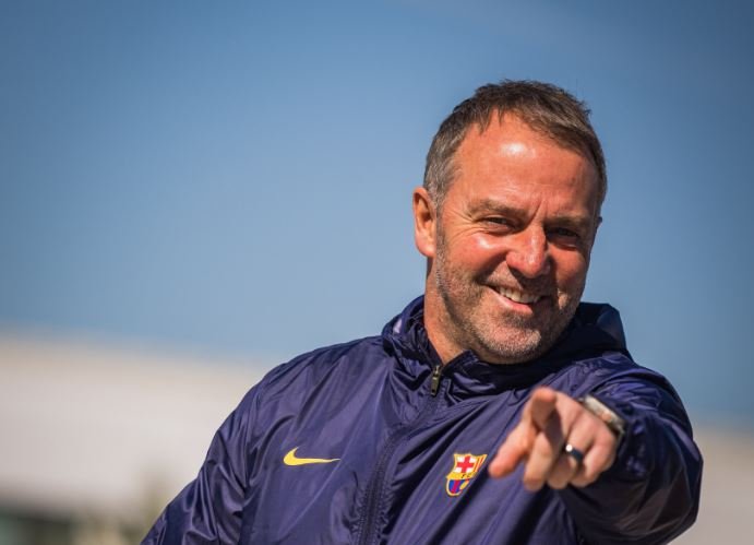 Hansi Flick shpallet trajneri i sezonit në La Liga!