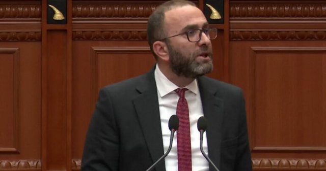 Bardhi mbështet protestuesit nga Kuvendi: Protestojnë kundër korrupsionit dhe arrogancës qeveritare